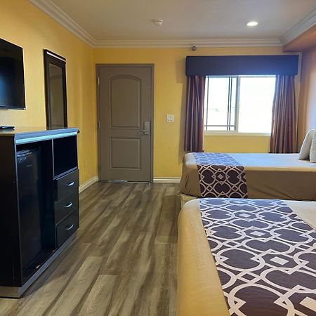 Industry Inn & Suites La Puente Esterno foto
